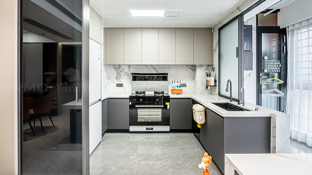 現代簡奢風-金色溪泉灣